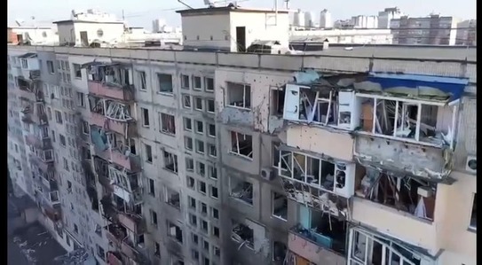 Războiul din Ucraina: blocuri de locuit distruse de bombardamente (captura foto)