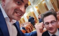 George Simion, trăgându-l de urechi pe deputatul USR Iulian Bulai (Facebook)