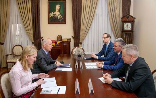 Kent D. Logsdon, intrevedere cu Vadim Krasnoselski la Tiraspol (https://president.gospmr.org/)