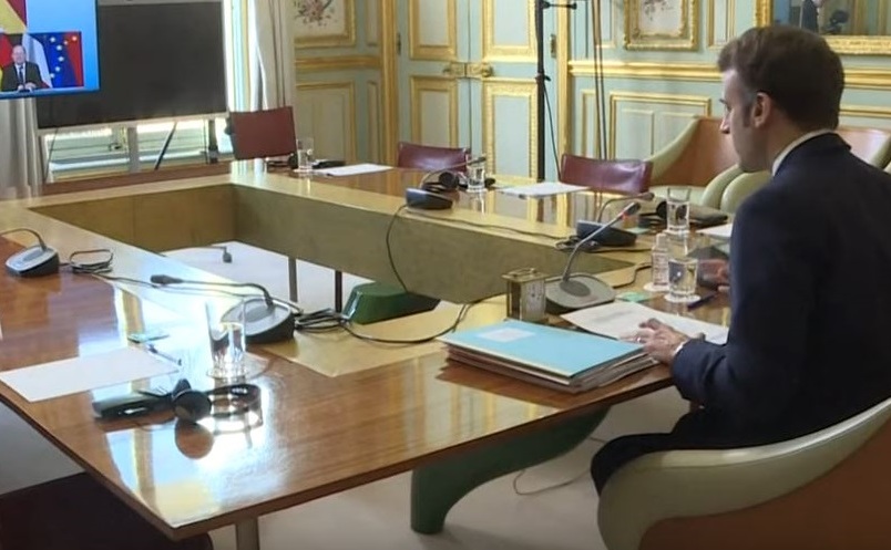 Emmanuel Macron în video-conferinţă cu Olaf Scholz