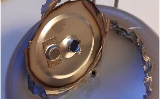 Dispozitiv de ascultare găsit într-o cană de călătorie oferită cadou de ambasada chineză unui minister israelian (Captură ecran)