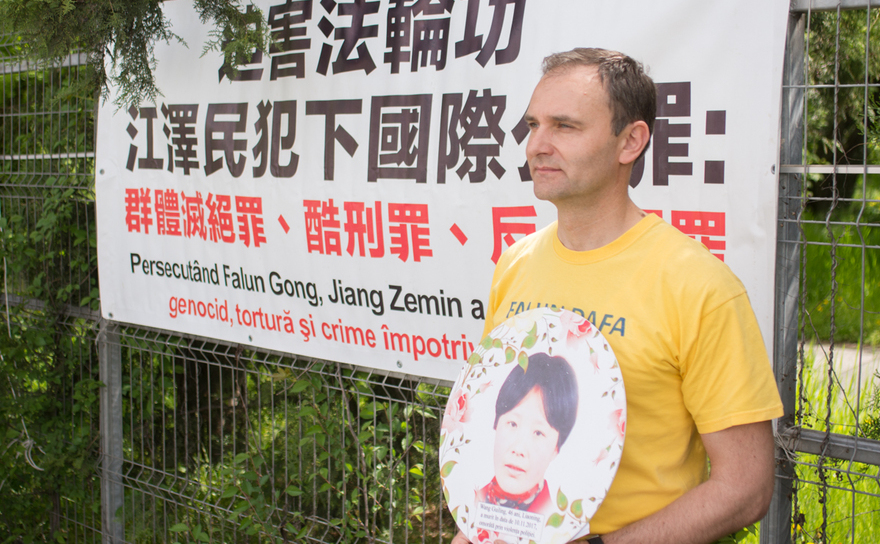 Protest Falun Gong la Ambasada Chinei