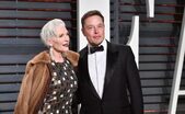 Maye Musk împreună cu CEO-ul firmei SpaceX, Elon Musk - arhivă, 2017 (Pascal Le Segretain / Getty Images)