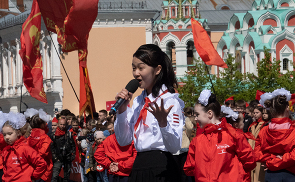 Partidul Comunist al Rusiei admite cinci mii de copii în organizaţia Pionierilor, 22 mai 2022, Piaţa Roşie