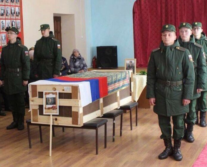 Înmormântarea unui soldat rus