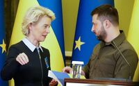 Ursula von der Leyen şi Vlodimir Zelenski în Kiev, 8 aprilie 2022 (Getty Images)