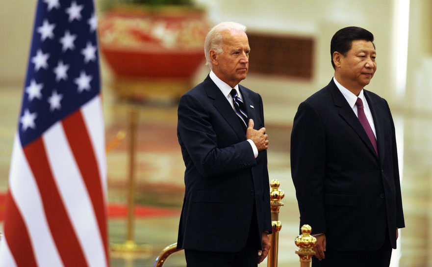 Joe Biden (st) şi Xi Jinping în Beijing, 18 august 2011