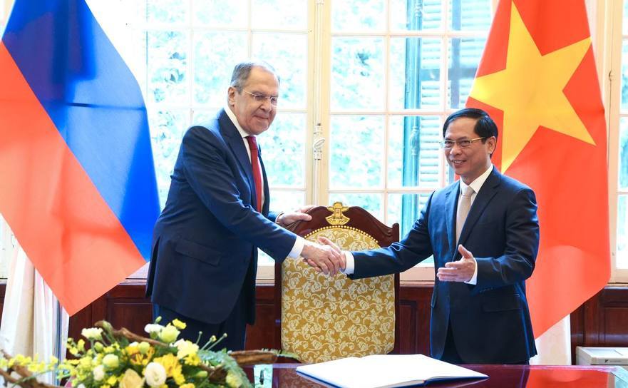 Serghei Lavrov şi Bui Thanh Son