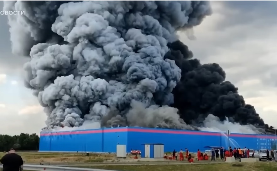 Depozitul celui mai mare retailer din Rusia, în flăcări