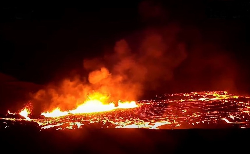 Vulcanul din apropierea capitalei Islandei, Reykjavik, a erupt