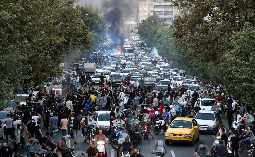 Protest împotriva uciderii tinerei Mahsa Amini, în Teheran, Iran, 21 septembrie 2022
