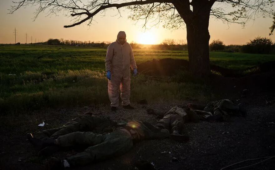Trupurile abandonate ale soldaţilor ruşi morţi în apropiere de Harkiv, Ucraina