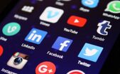 Pictograme de platforme social media într-un dispozitiv mobil. (Pixabay/Pexels)