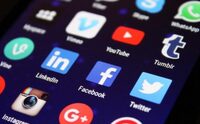 Pictograme de platforme social media într-un dispozitiv mobil. (Pixabay/Pexels)