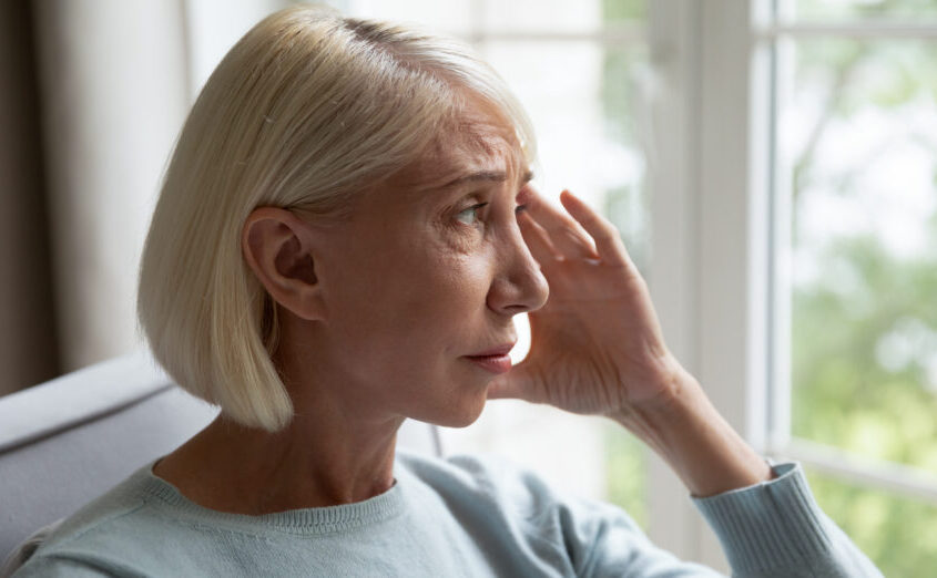 Stresul şi depresia pot contribui la îmbătrânirea accelerată şi, în acelaşi timp, ne cresc riscul de boli cronice. (fizkes/Shutterstock)