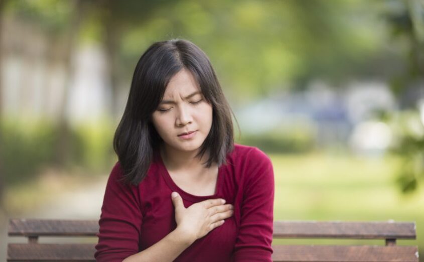 Multe eforturi de a trata refluxul fac mai mult rău decât bine, deoarece rădăcina problemei este diagnosticată greşit (CHAjAMP/Shutterstock)