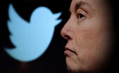 Elon Musk şi logo-ul Twitter (Dado Ruvic/Reuters)