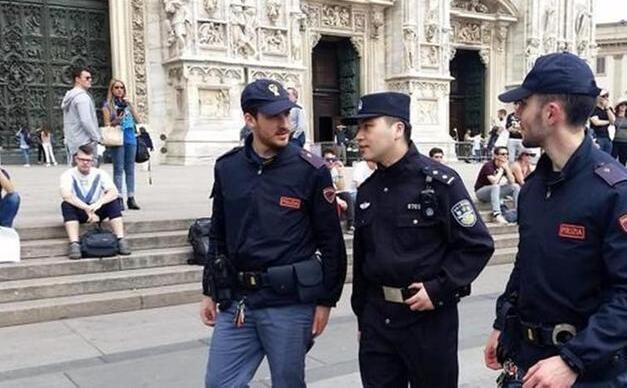 Poliţist chinez alături de cei italieni, patrulând în Milano