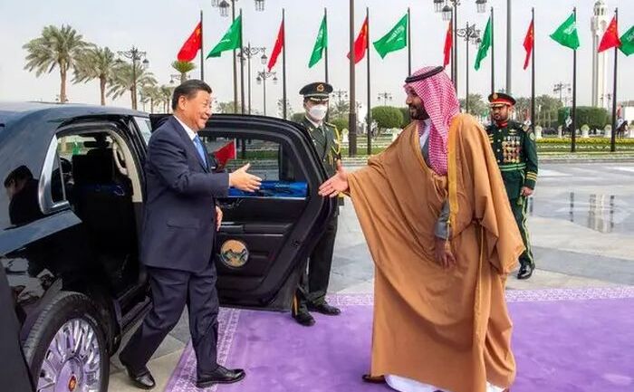 Xi Jinping primit de prinţul moştenitor saudit în Riad, 8 decembrie 2022