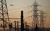 Stâlpi de electricitate în El Segundo, Calif., 31 august 2022. (Patrick T. Fallon/AFP via Getty Images)