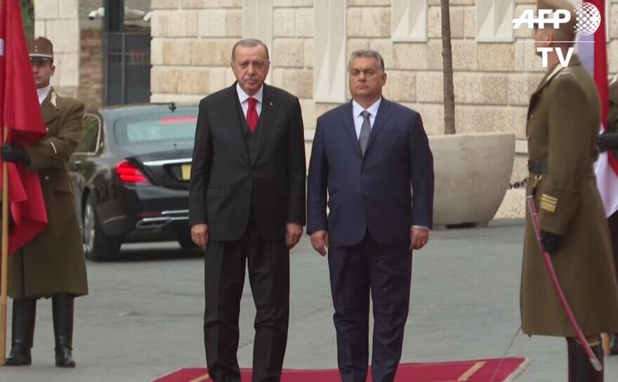 Preşedintele turc Recep Tayyip Erdogan (st) şi premierul Ungariei, Viktor Orban