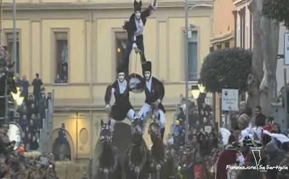 (screenshot tramite video Youtube Sartiglia Magazine)
