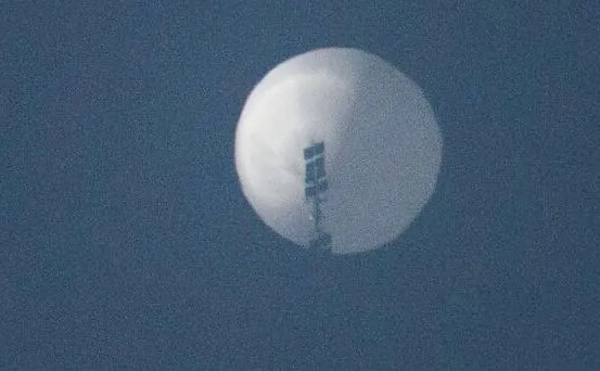 Captură video a balonului deasupra localicăţii Billings, statul Montana, 1 februarie 2023.