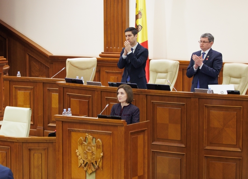 Maia Sandu în plenul parlamentului de la Chişinău
