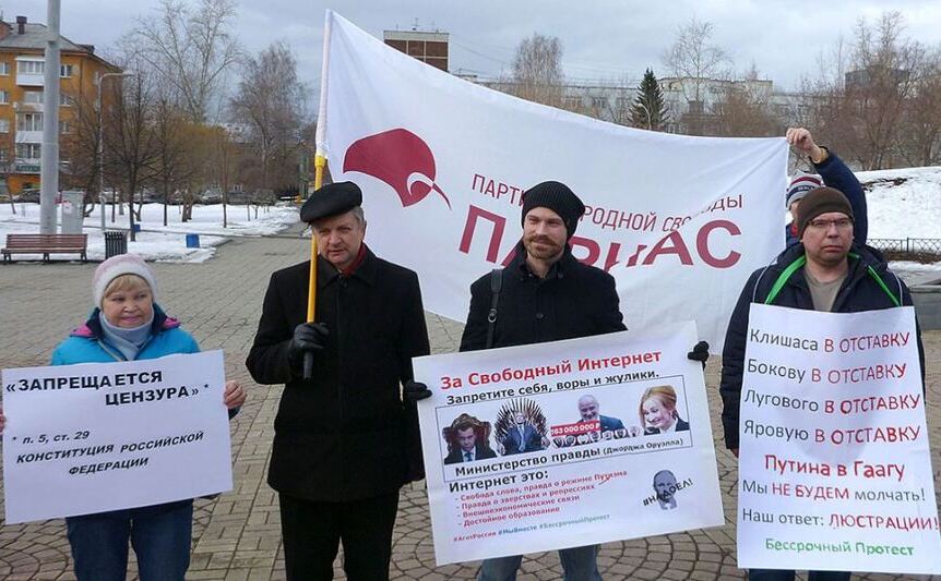 Membrii ai partidului PARNAS, la un protest în Ekaterinburg, 2019.