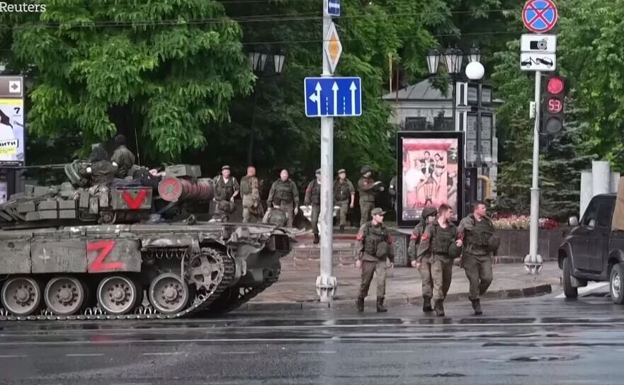 Mercenarii din grupul Wagner, pe străzile din Rostov-on-Don, înainte să primească ordinul de retragere
