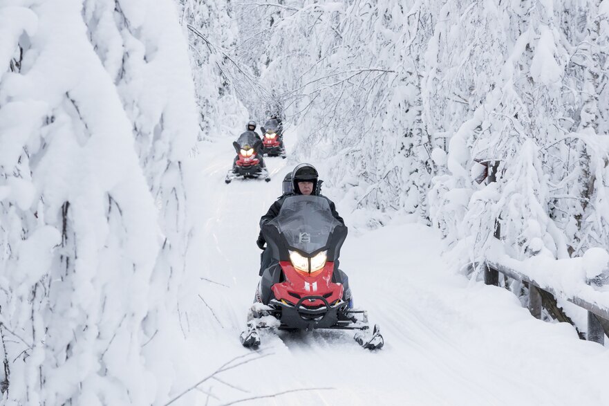 Plimbare cu snowmobilul la Ranua Resort din Finlanda. (Prin amabilitatea Ranua Resort)