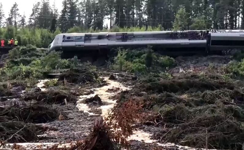Tren deraiat în Suedia din cauza inundaţiilor, 7 august 2023