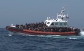 Lampedusa se confruntă cu un număr record de debarcări de migranţi de pe ambarcaţiuni (Youtube - screenshot)