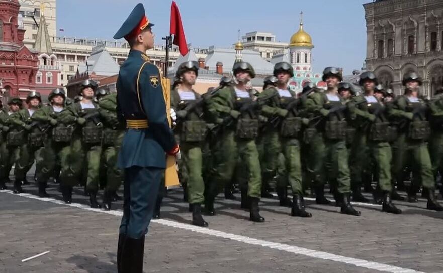 Paraşutişti ruşi, la o paradă militară în Moscova