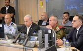 Benjamin Netanyahu (al 2lea de la stânga la dreapta) într-o reuniune la Departamentul Forţelor Aeriene ale Israelului (Facebook - Benjamin Netanyahu)