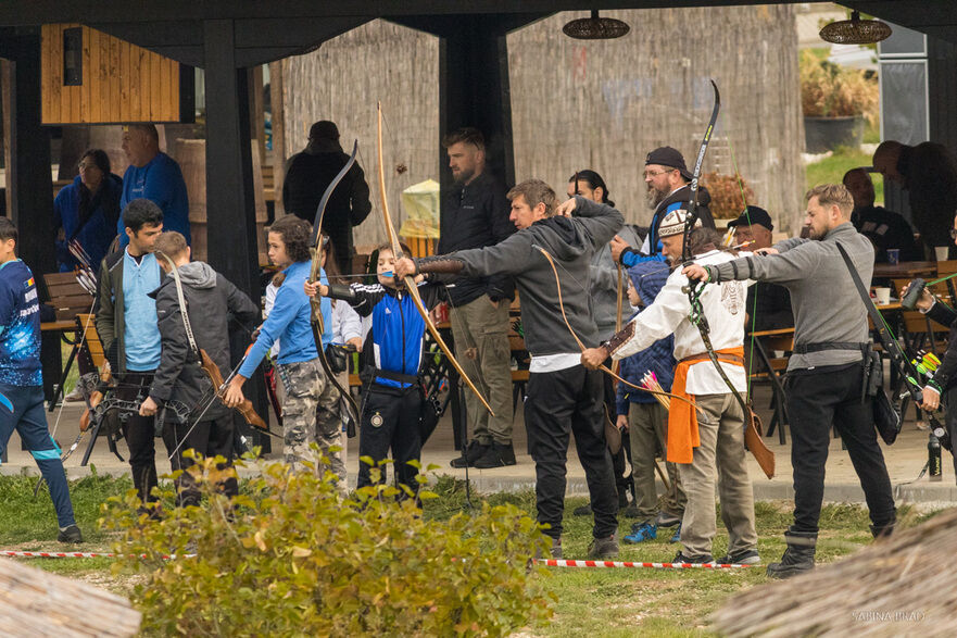 Momente din timpul Campionatului Naţional de Arc Istoric Proba 3D (Facebook/Sabina Brad)