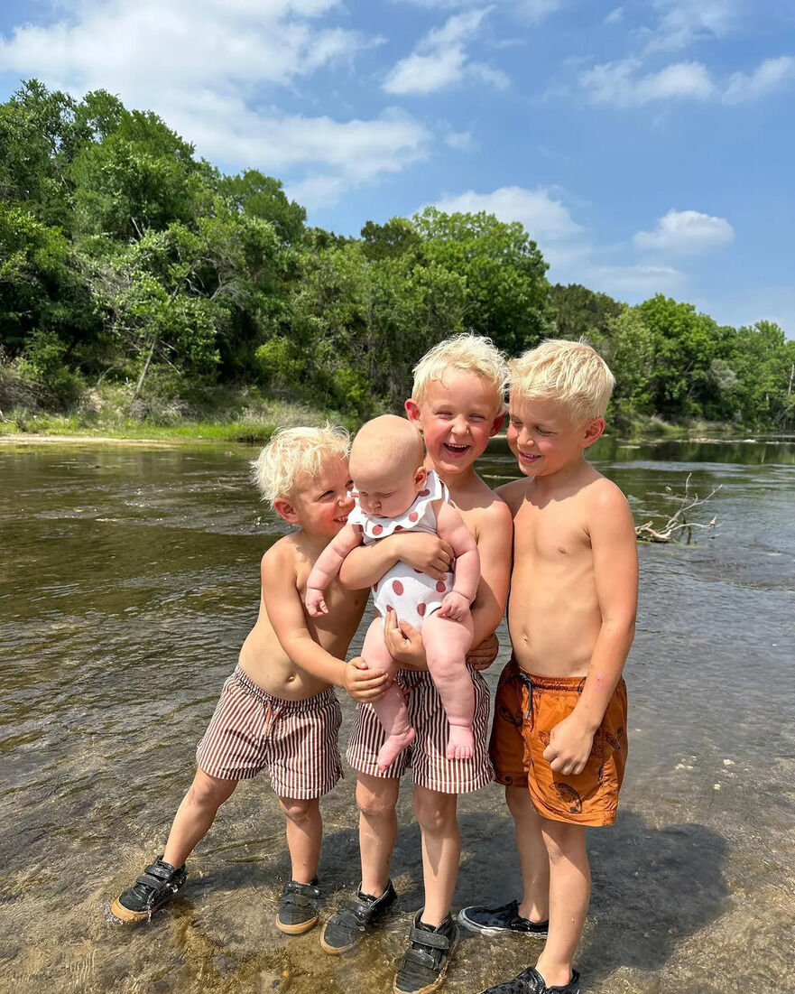 Fraţii Powell: Dax, 7 ani, Jet, 5 ani, Kai, 4 ani, şi bebeluşul Oaklyn, 6 luni. (Prin amabilitatea lui Brooklyn Powell)