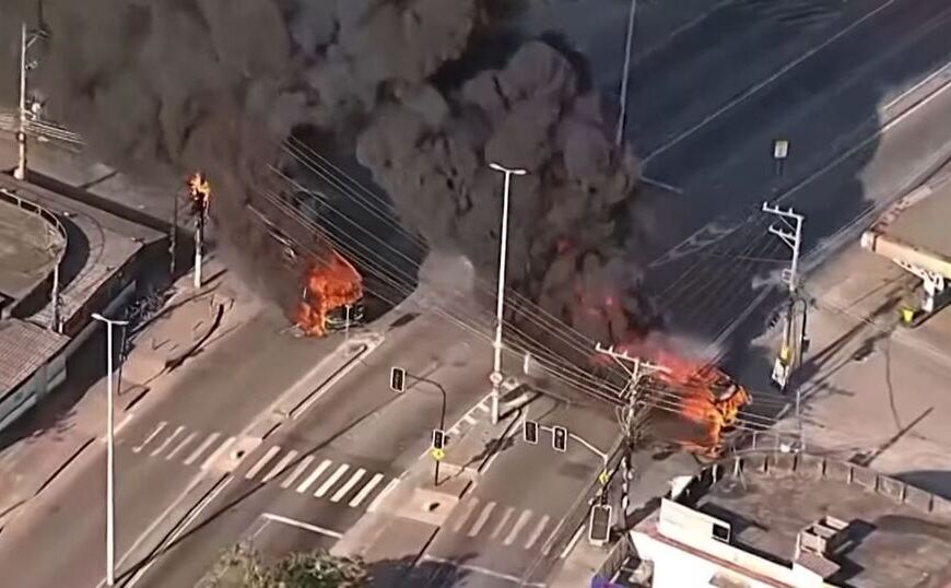 Grupuri criminale au incendiat luni cel puţin 35 de autobuze în oraşul brazilian Rio de Janeiro, 24 octombrie 2023