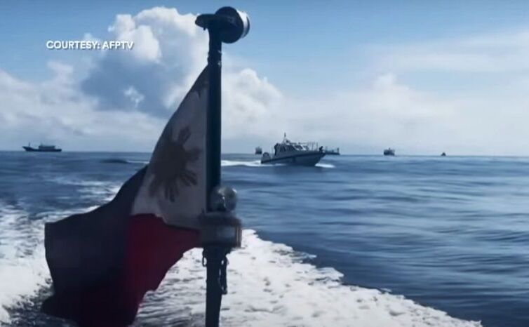 Ambarcaţiune filipineză urmărită de nave chineze în Marea Chinei de Sud
