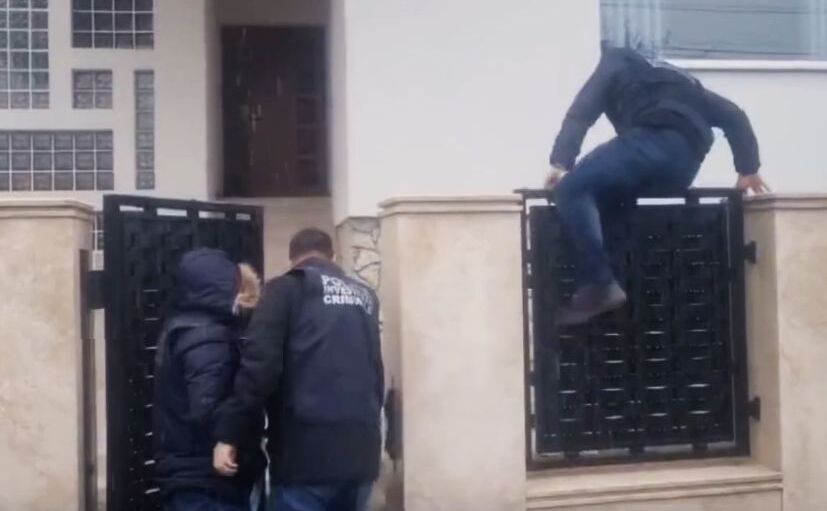 Poliţişti trimişi la locuinţa primarului băimărean Cătălin Cherecheş