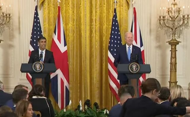 Premierul britanic Rishi Sunak (st) şi preşedintele SUA Joe Biden, într-o conferinţă de presă comună desfăşurată în iunie 2023 la Casa Alba, în Washington