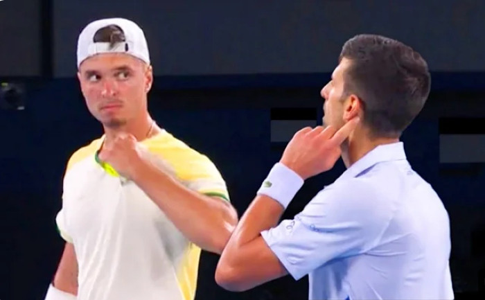 Novak Djokovic împreună cu Dino Prizmic, la Melbourne (screenshot via Youtube)
