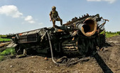 Tanc rusesc distrus în Adviivka, Ucraina (Ukrinform / NurPhoto via Getty Images)