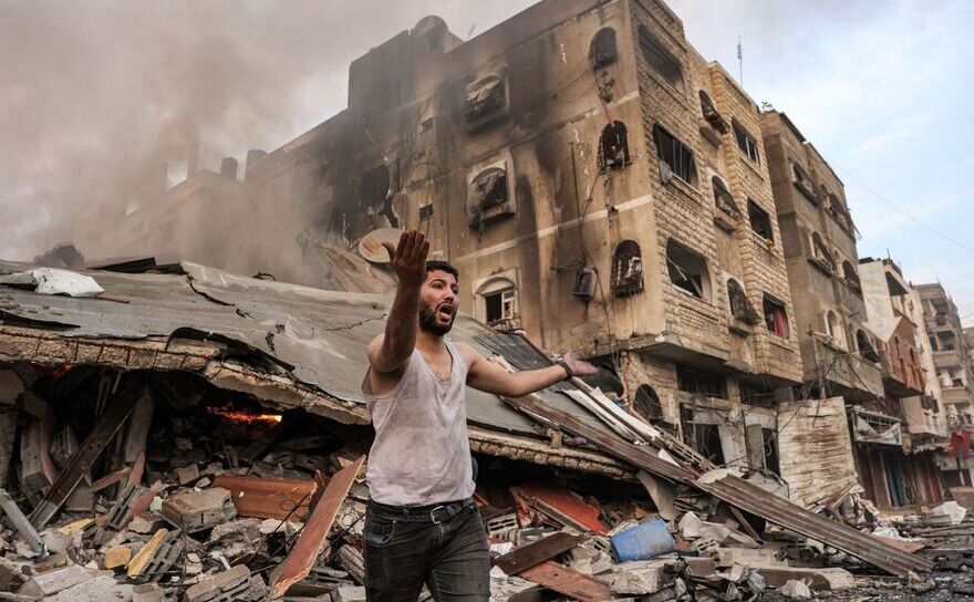Clădiri bombardate în Gaza (Mohammed Abed / AFP via Getty Images)