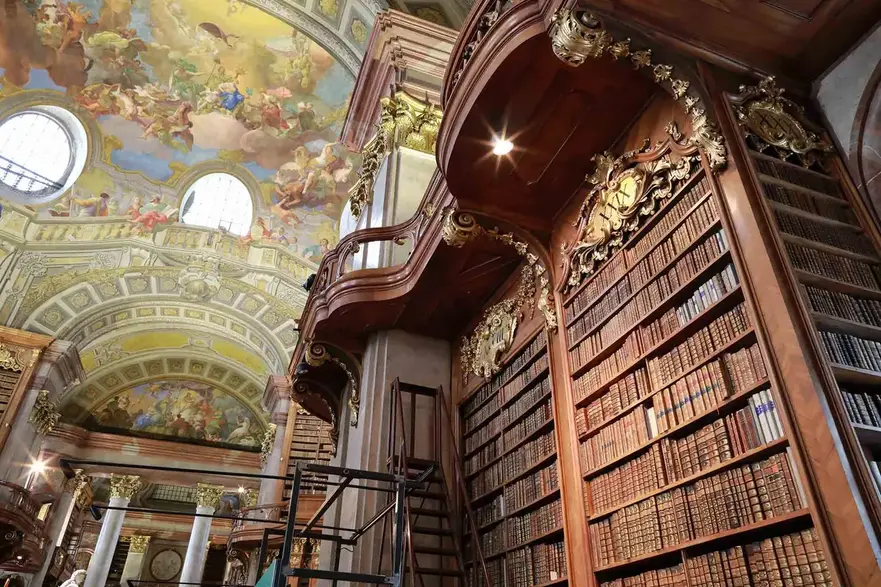 Interiorul Bibliotecii Naţionale a Austriei. (Nazar Skladanyi/Shutterstock)