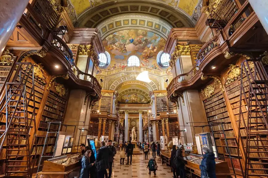 În interiorul Bibliotecii Naţionale a Austriei. (aliaksei kruhlenia/Shutterstock)