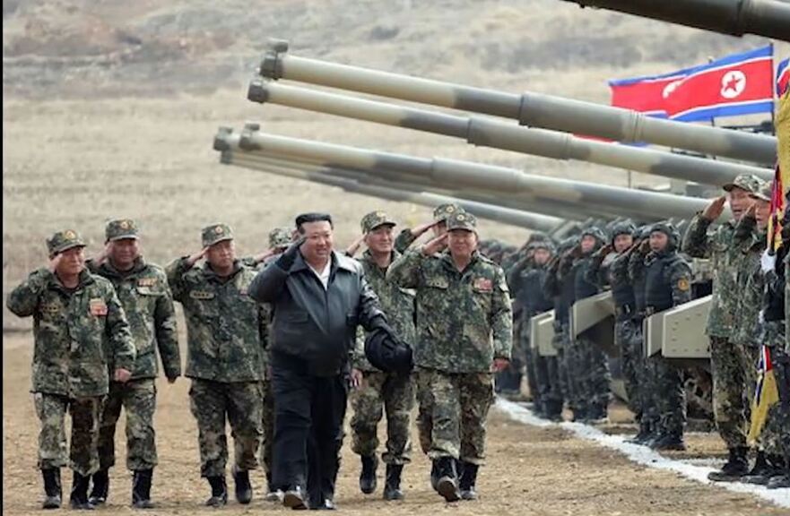 Dictatorul comunist nord-coreean Kim Jong Un la o demonstraţie militară, 13 martie 2024