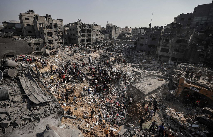 Operaţiuni de salvare după bombardamente în Gaza