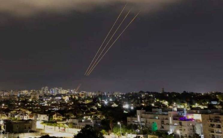 Iranul lansează un atac de represalii asupra Israelului cu sute de drone şi rachete