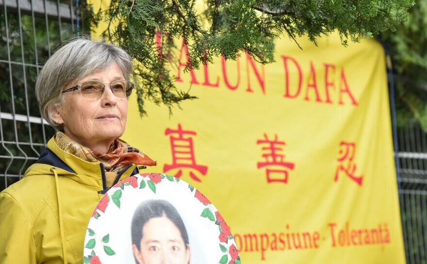 Protest în faţa ambasadei chineze din Bucureşti, pentru comemorarea practicanţilor Falun Gong omorâţi de Partidul Comunist Chinez, 25 aprilie 2024 (Epoch Times România)